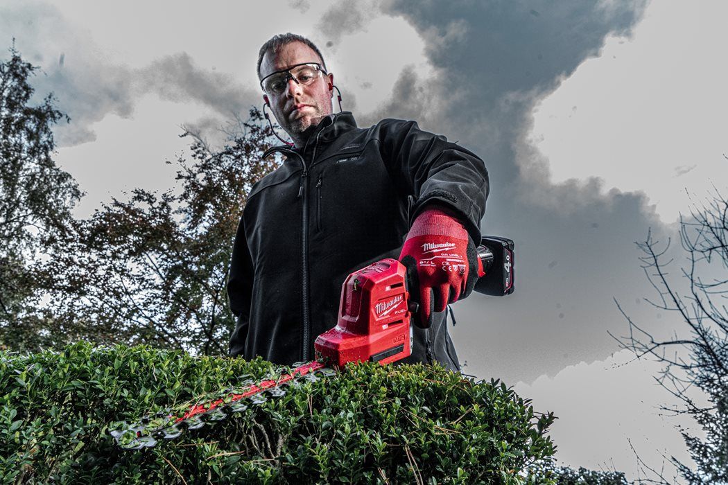 Milwaukee M12 Premium Cordless Hedge Trimmer Kit  20cm / 2x4 Ah  4933479973
