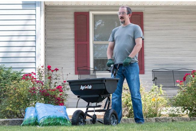 Agri-Fab Pro Push Broadcast Spreader 85lb Capacity  45-0532